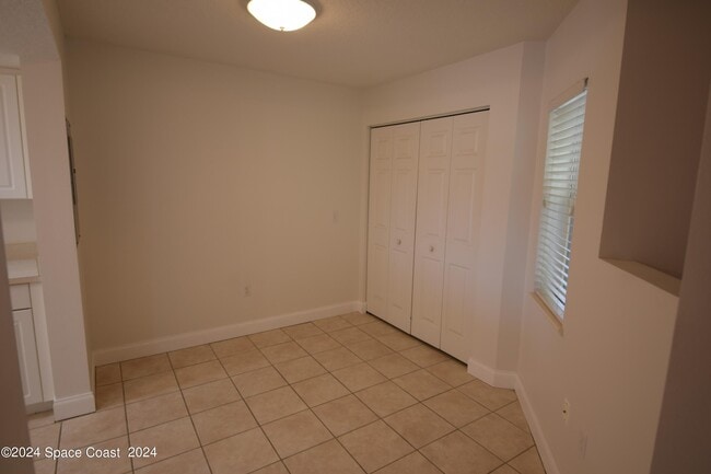 Building Photo - 8921 Lake Dr