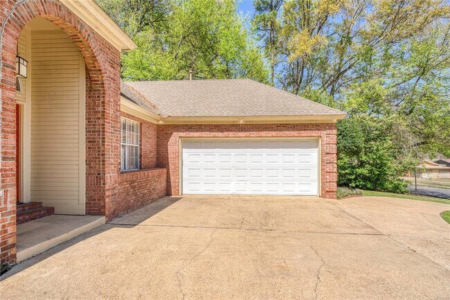 Foto del edificio - 561 Pine Tree Ln