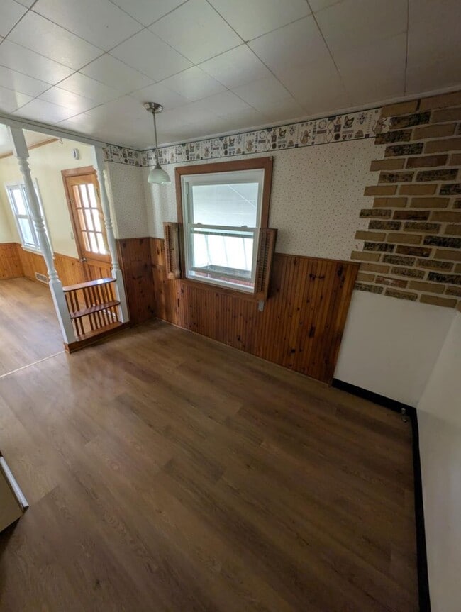 Building Photo - 2 bedroom 1 bath in Cheektowaga :