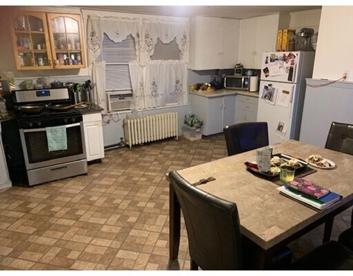 Building Photo - 195 Chelsea St