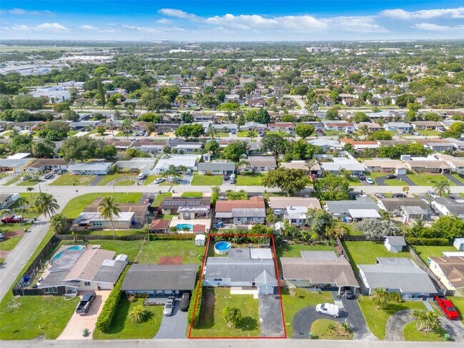 Foto del edificio - 8440 NW 11th Ct