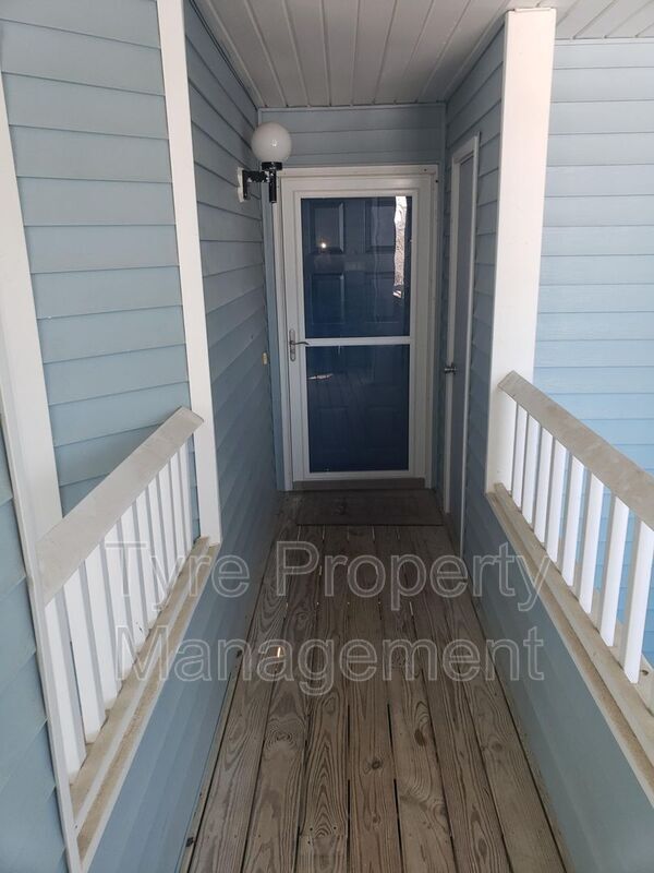 Building Photo - 120 Breezewood Dr