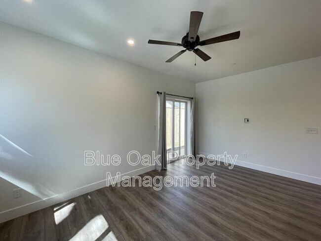 Foto del edificio - 266 E 6th Ave