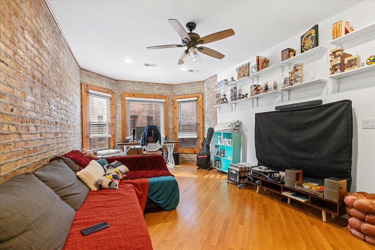 Foto principal - 2 bedroom in Chicago IL 60626