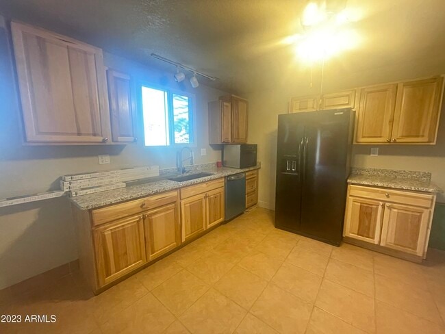 Building Photo - 330 S Pinal Pkwy Ave