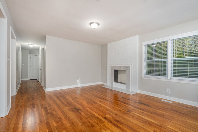 Building Photo - 2860 Lansdowne Drive