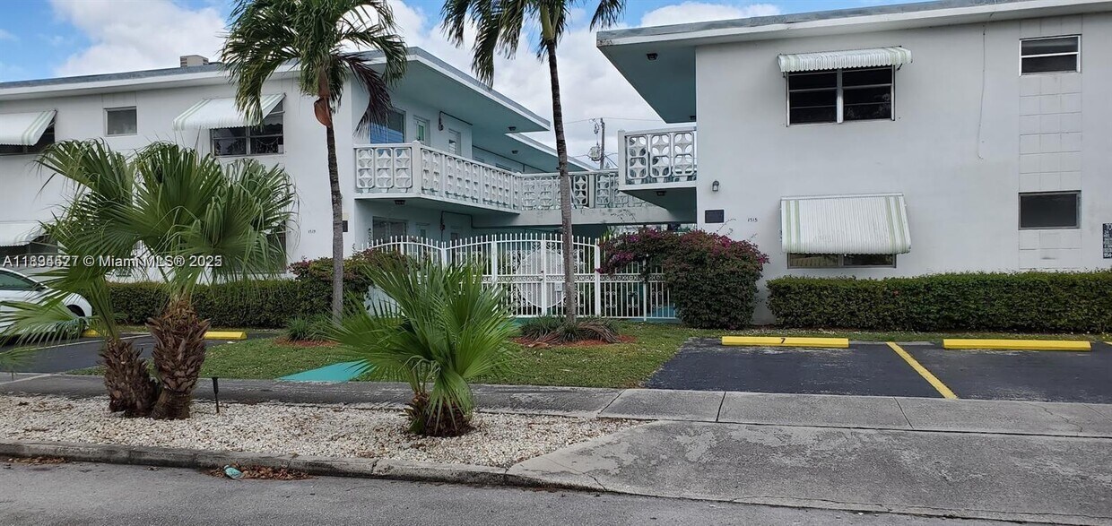 Foto principal - 1715 Wiley St