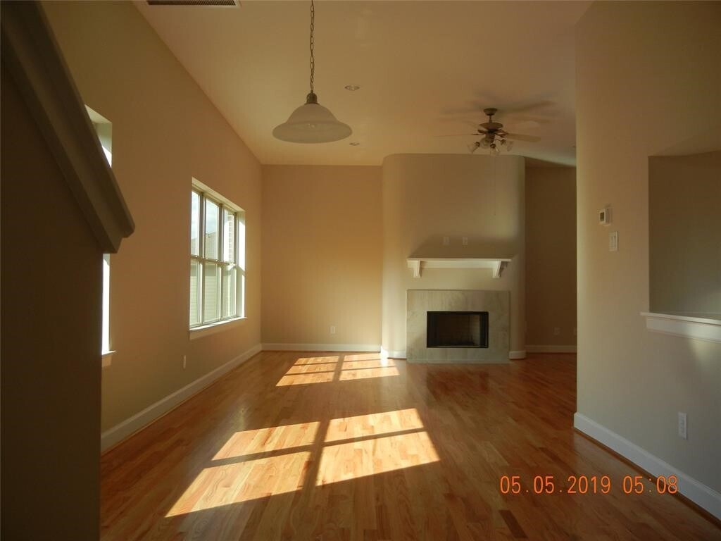 Foto del edificio - 8727 Bryam St