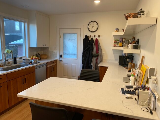 Eat-in Kitchen - 1108 S Busey Ave