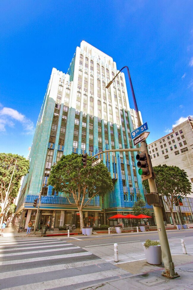 Foto del edificio - HISTORICAL BUILDING! EASTERN COLUMBIA STUDIO W/ 1 BATH