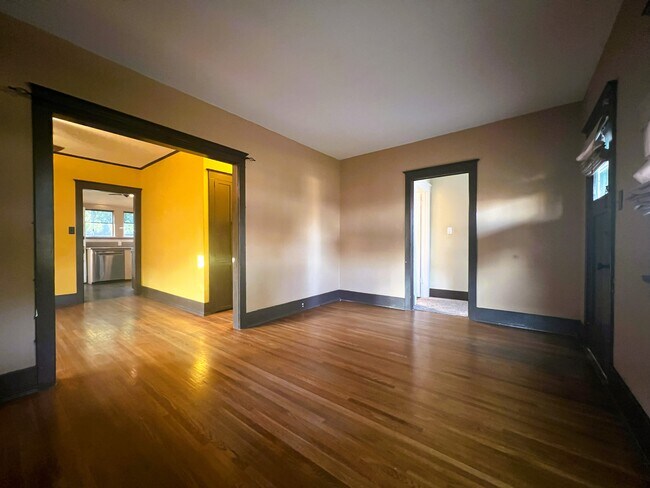 Foto del edificio - 323 W Walnut Ave
