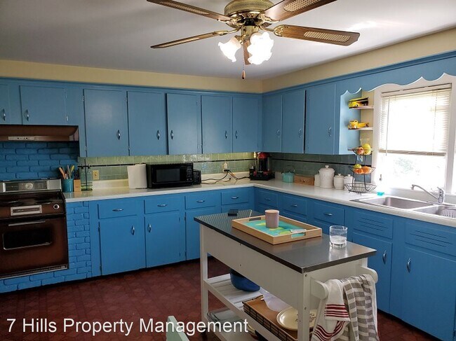 Foto del edificio - 3 br, 1 bath House - 17 School Street