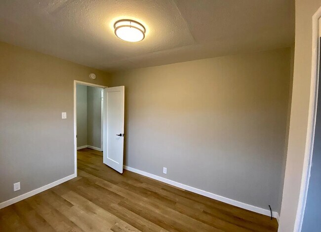 Foto del edificio - 16938 Meekland Ave