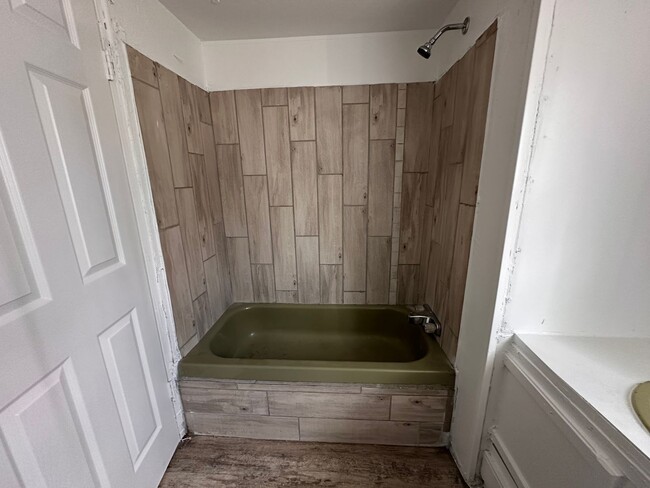 Building Photo - 2Bed 1Bath Rent To Own in Zephyrhills, FL