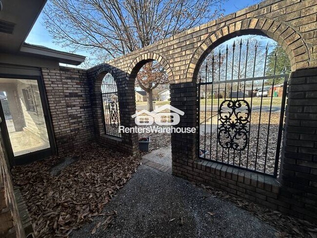 Building Photo - Well maintained traditional Ranch styled 3-bedroom 2 bath home