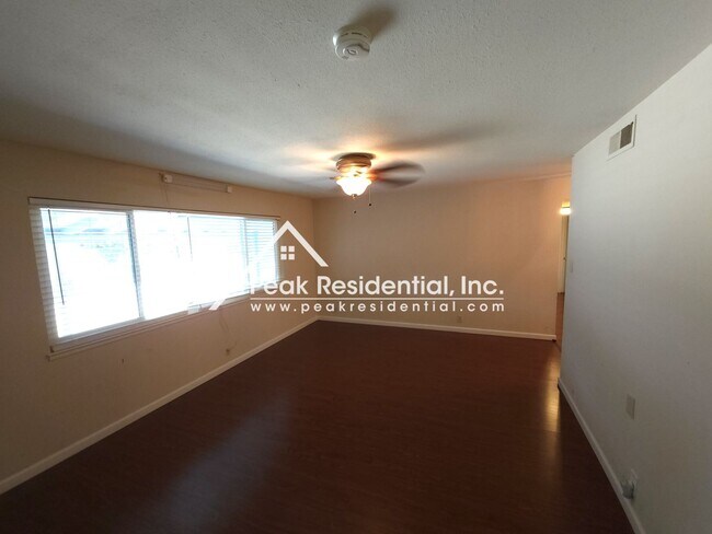 Foto del edificio - Very Nice 4bd/2ba Home with 2 Car Garage