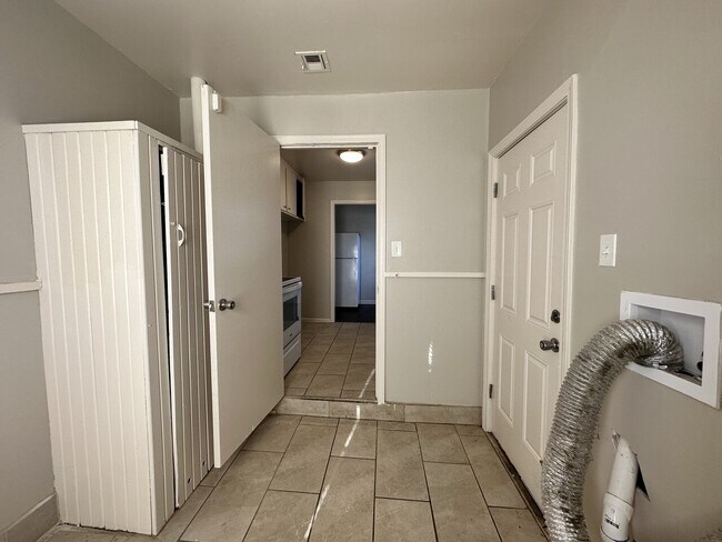 Building Photo - 616 Eastridge