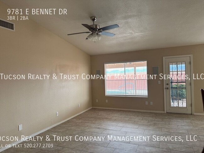 Foto del edificio - 9781 E Bennett Dr