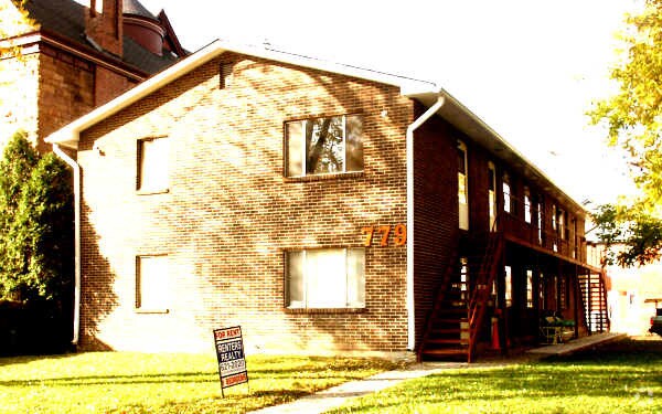 Foto del edificio - 779 Dennison Ave
