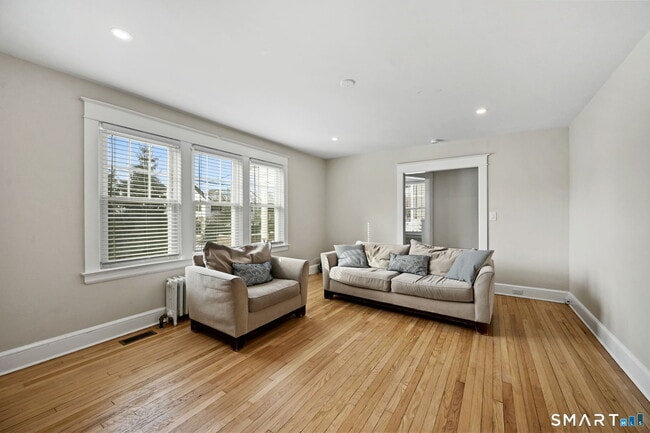 Building Photo - 218 Park St