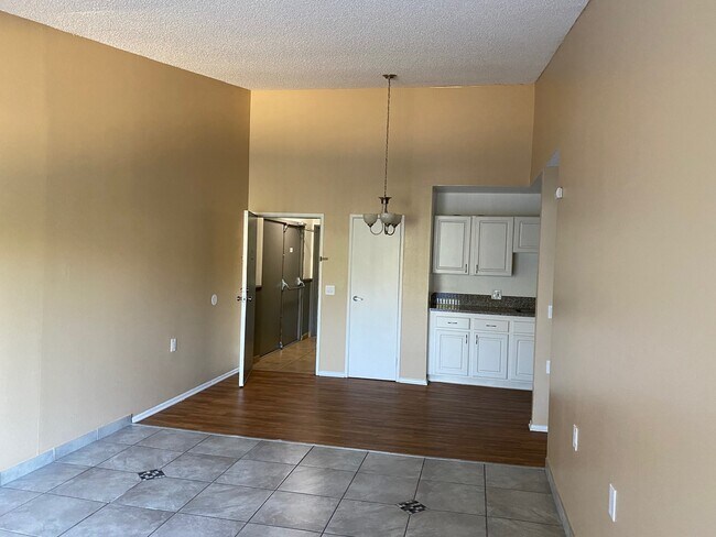 Foto del edificio - 11718 Cohasset St