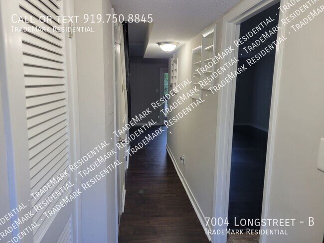 Foto del edificio - 7004 Longstreet-B