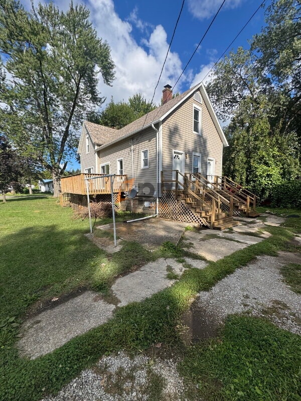 Building Photo - 2122 Elston St