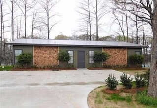 Building Photo - 911 Finks Hideaway Rd