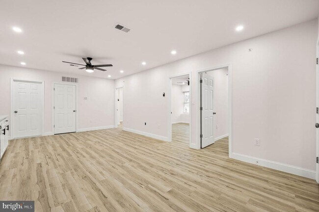Foto del edificio - 437-39 W Girard Ave