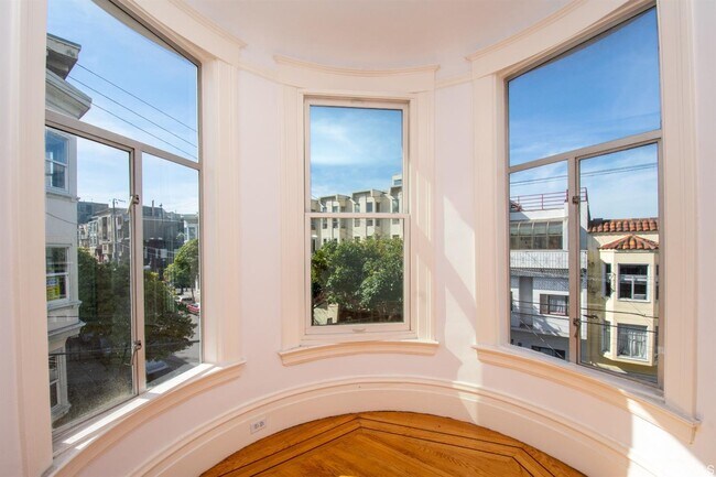 Building Photo - 1634 Leavenworth St