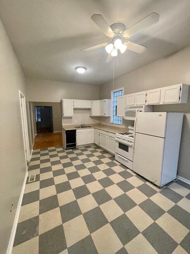 Foto del edificio - 2424 W Cortland St