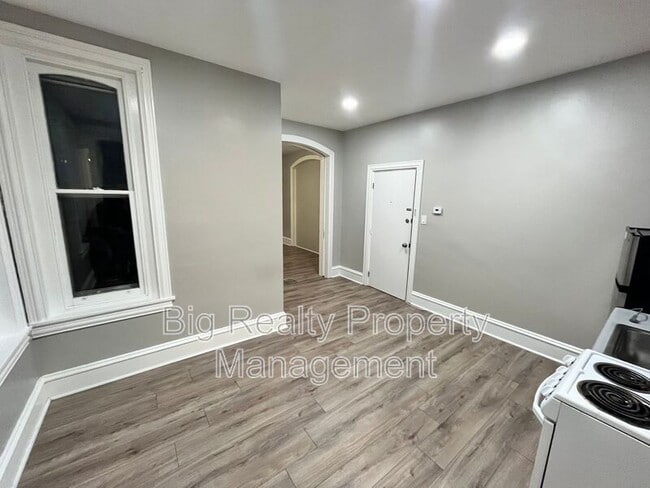 Building Photo - 13 2nd Ave