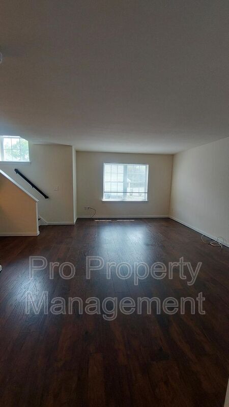 Building Photo - 11 Mannions Ln