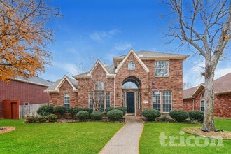 Building Photo - 2304 Greenview Dr