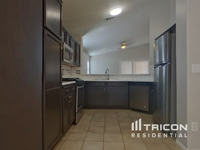 Foto del edificio - 10821 W Elm Ln