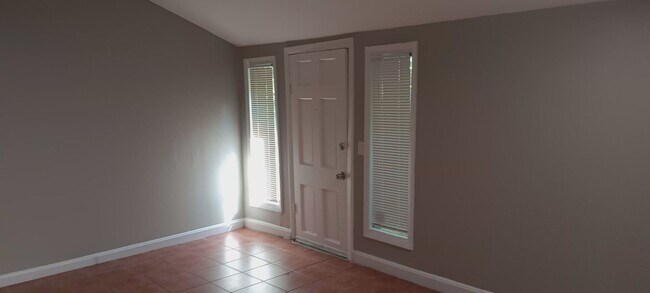 Foto del edificio - Hawthorne Duplex and Back House