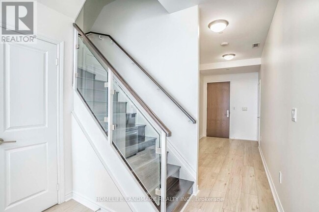 Photo du bâtiment - 386-5386 Yonge St