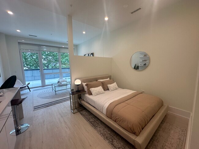 Building Photo - 840 W Adams St