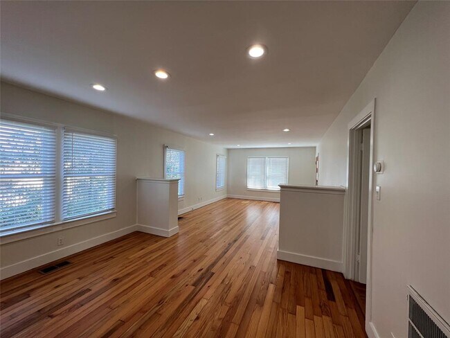 Foto del edificio - 2206 Mountain View Rd