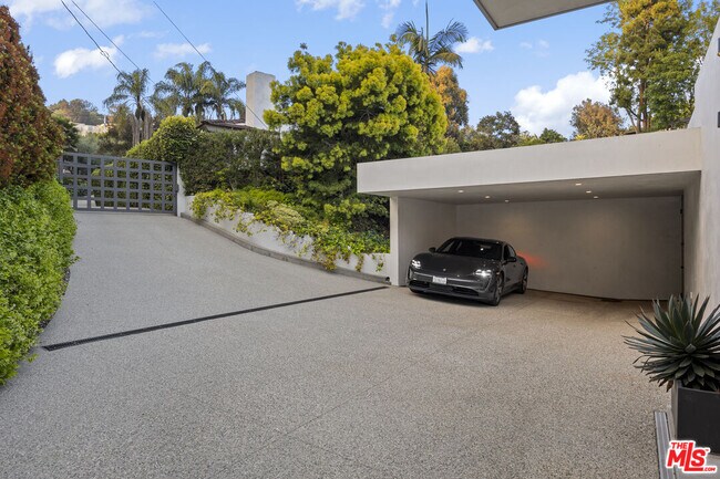 Foto del edificio - 9960 Beverly Grove Dr Dr