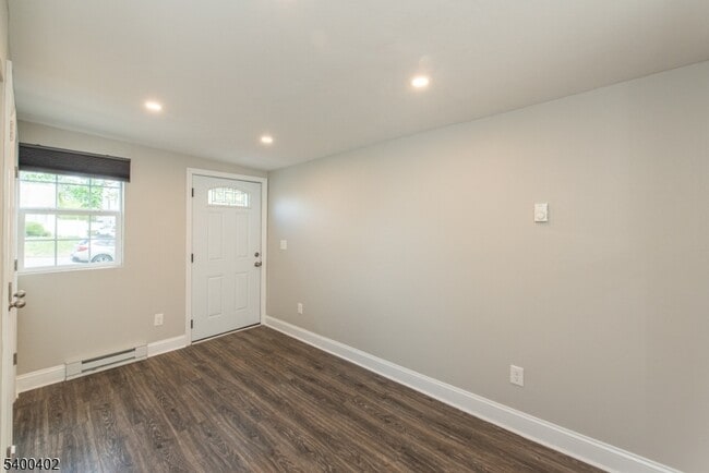 Foto del edificio - 59 Iroquois Ave