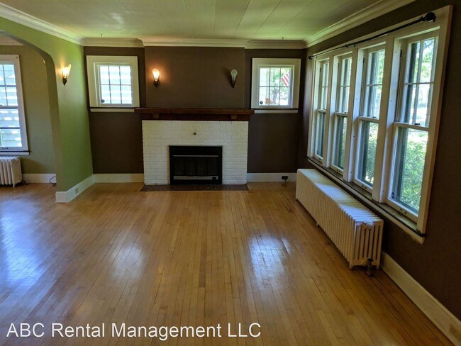 Building Photo - 3 br, 1.5 bath House - 117 Eau Claire Blvd