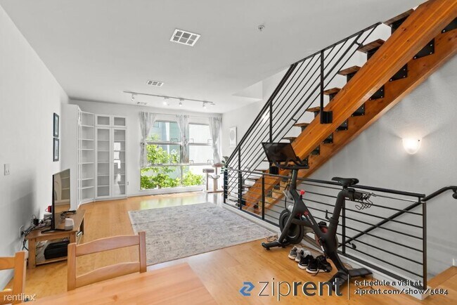 Building Photo - 2 br, 2.5 bath Townhome - 46 Glashaus Loop...