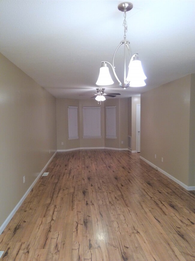 Building Photo - 1229 Village Way NE