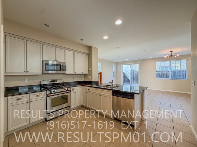 Building Photo - Beautiful Upgraded 3 Bedroom + Bonus Room Townhome in a Highly Desirable Location!