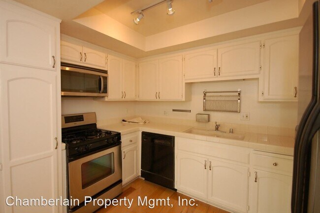 Building Photo - 2 br, 2.5 bath House - 174 Walnut Ave