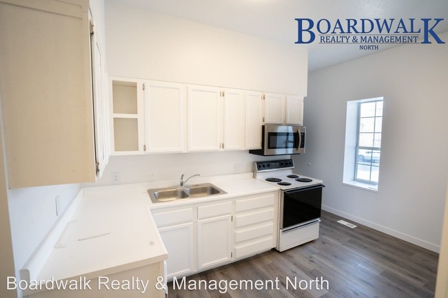 Building Photo - 3 br, 1 bath Apartment - 630 24th St