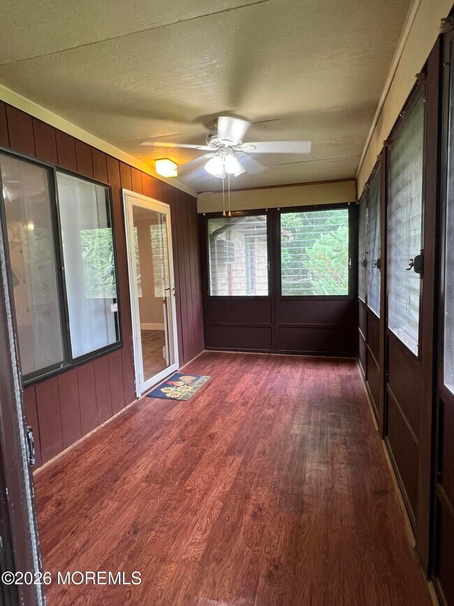 Building Photo - 115 Amberly Dr