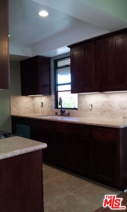 Foto del edificio - 2349 S Bentley Ave