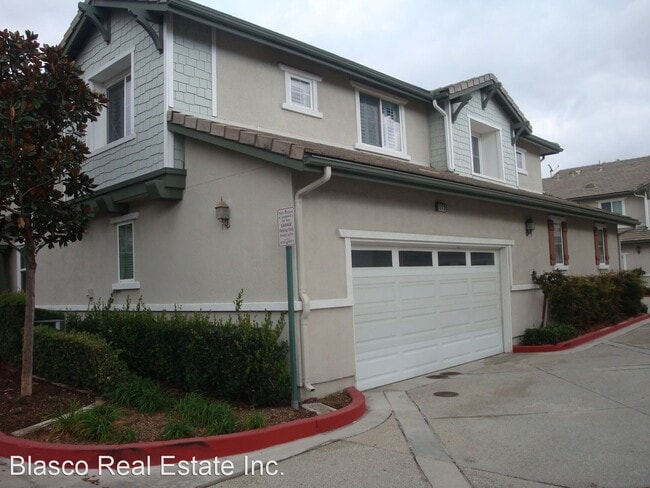 Building Photo - 2 br, 2.5 bath House - 8055 Pueblo Place #112